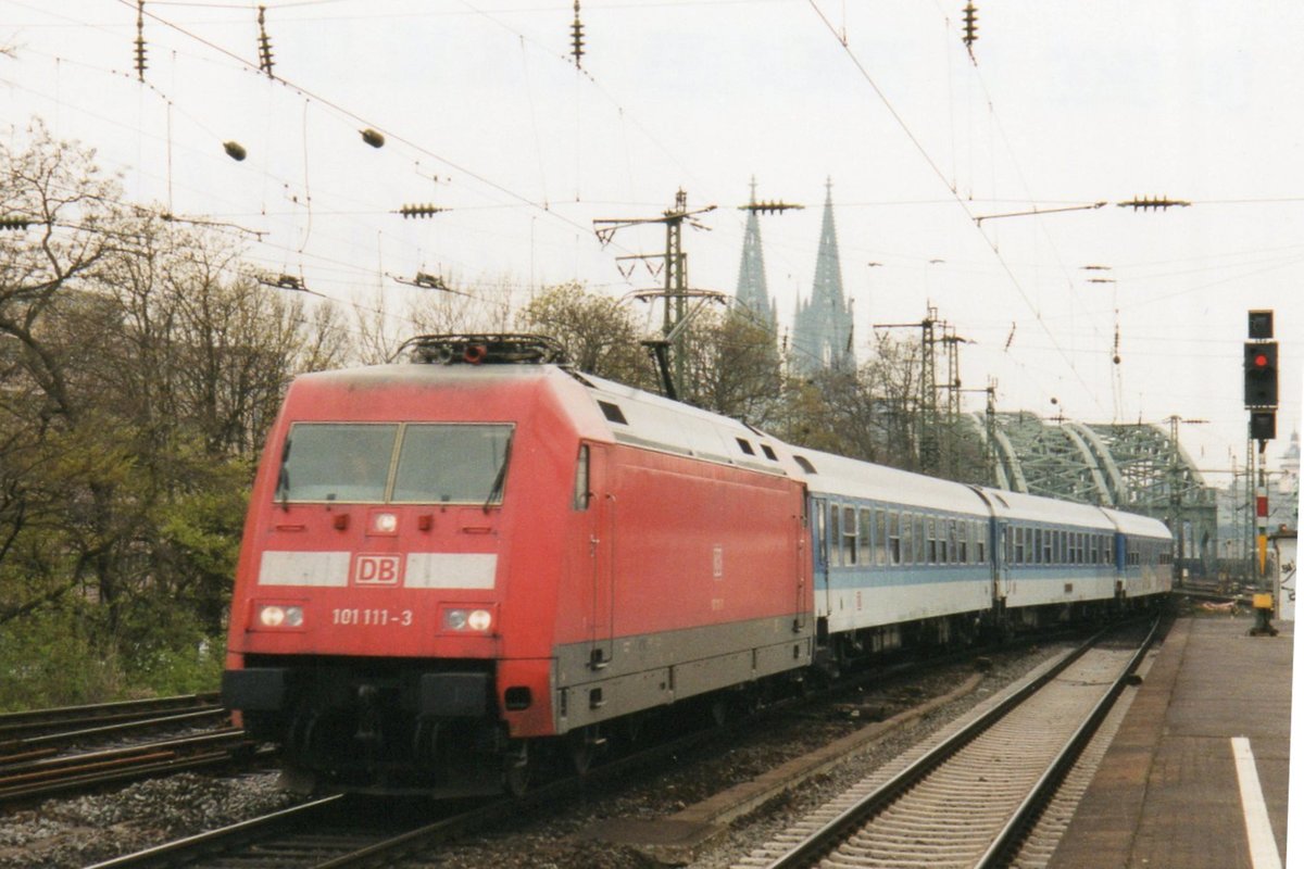 InterRegio nach Emden durchfahrt mit 101 111 Köln Deutz am 13 Februar 2000.