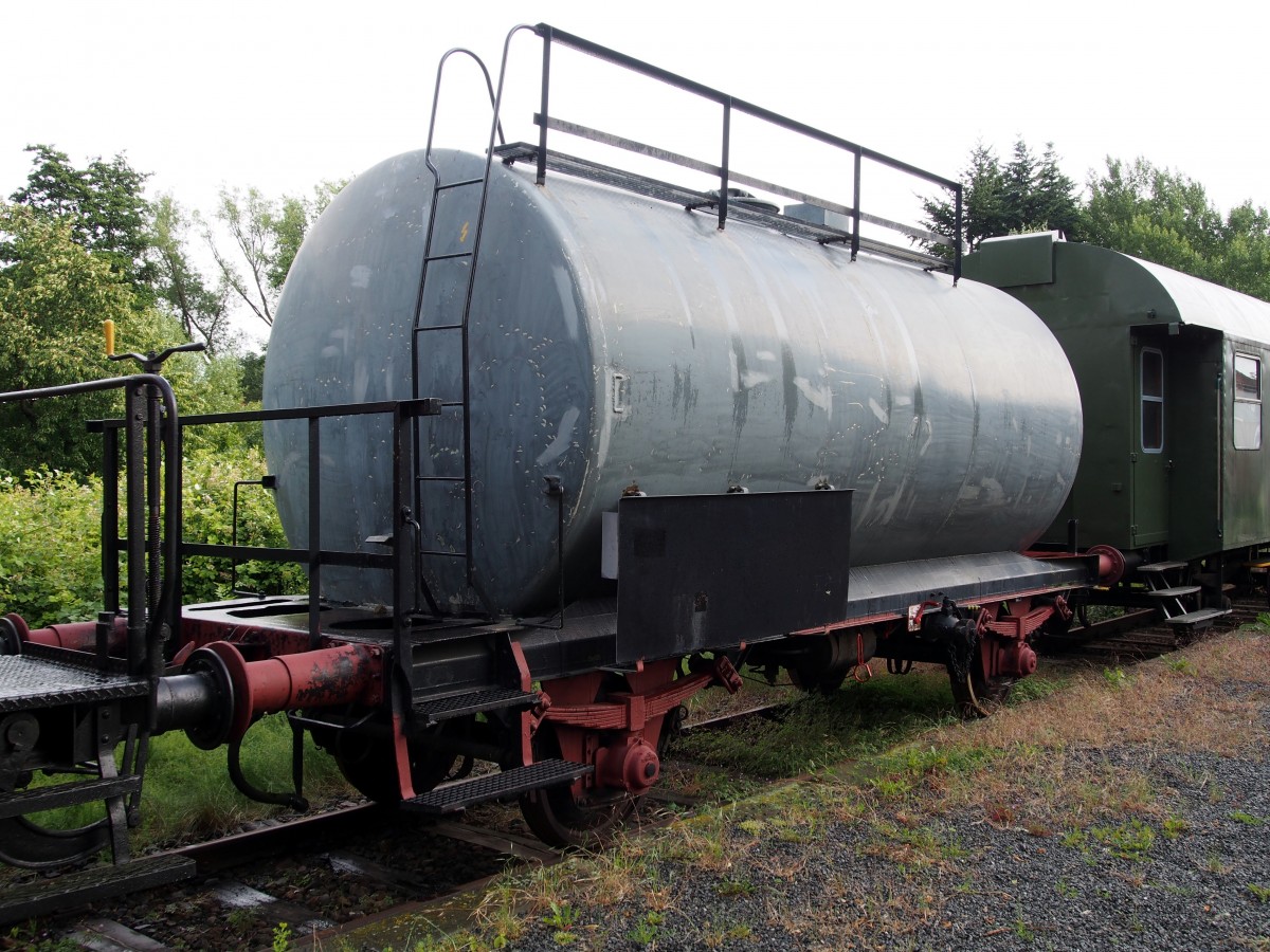 Kesselwagen in Aufarbeitung im Eisenbahnmuseum Vienenburg am Harz am 19.06.2014.