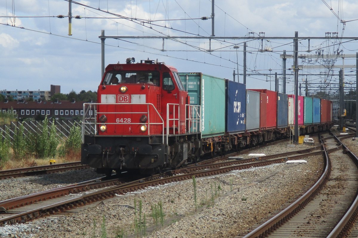 KLV mit 6428 durchfahrt am 24 Augustus 2018 Breda.