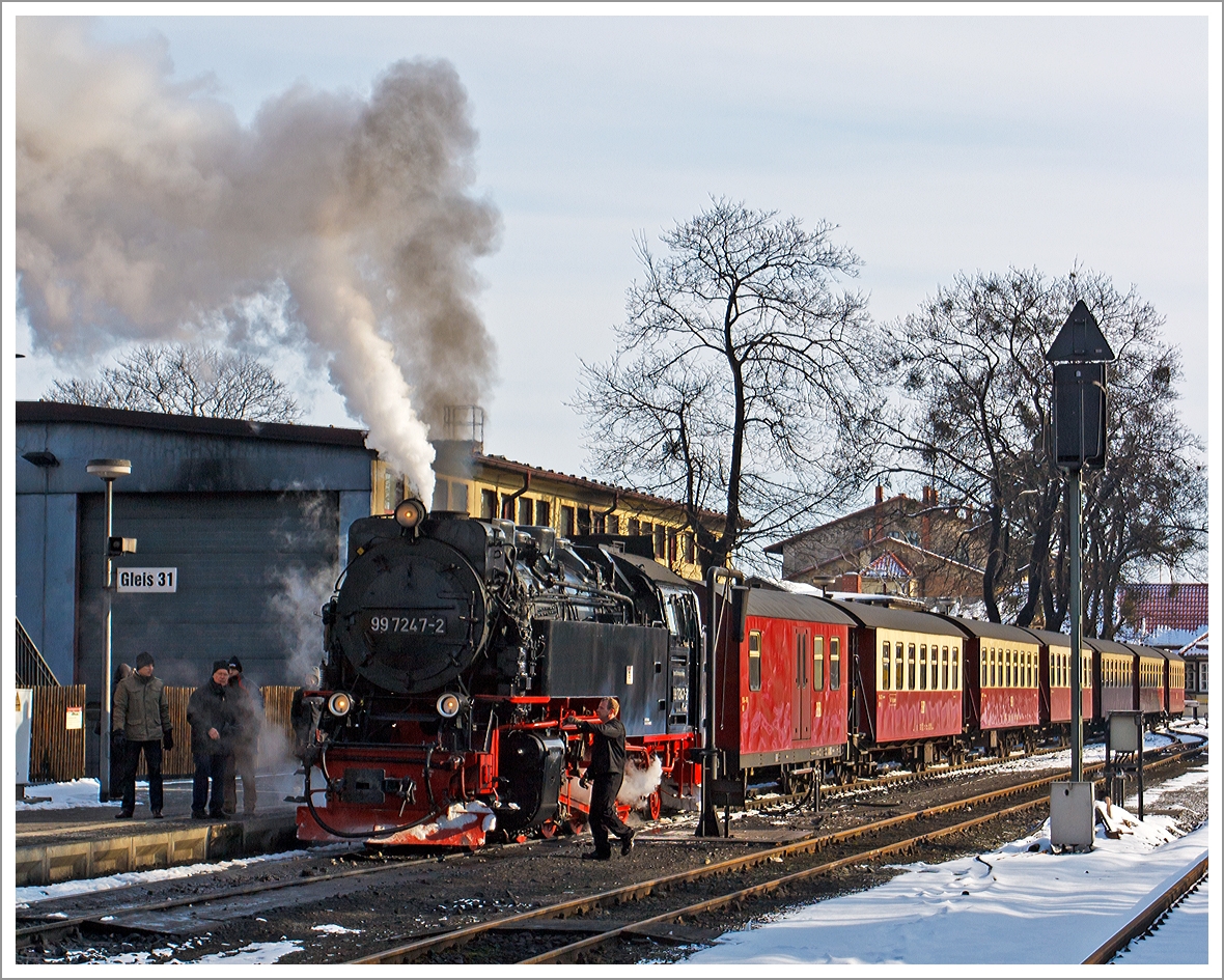Kurz vor der Abfahrt, die Neubaulokomotive 99 7247-2 der HSB (Harzer Schmalspurbahnen GmbH) mit mogentlichen ersten Dampfzug  (8931) zum Brocken am 23.03.2013 im Bahnhof Wernigerode.