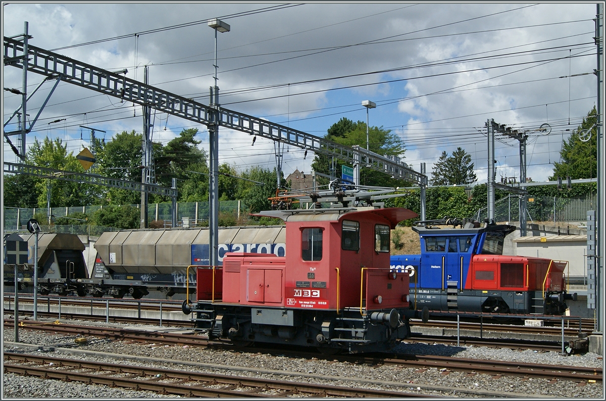 Leider kann dies Bild nicht zeigen, dass die Lok im Vordergund steht, whrnd jene im Hintergrund fhrt; BAM Te III und SBB Eem 923 in Morges.
27. Juli 2015