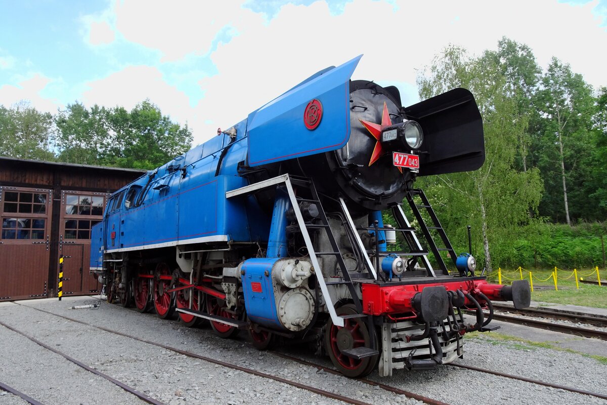 Leider passiv wegen Kesselfristablauf steht 477 043 ins Eisenbahnmuseum von Luzna u Rakovnika am 12 Juni 2022.