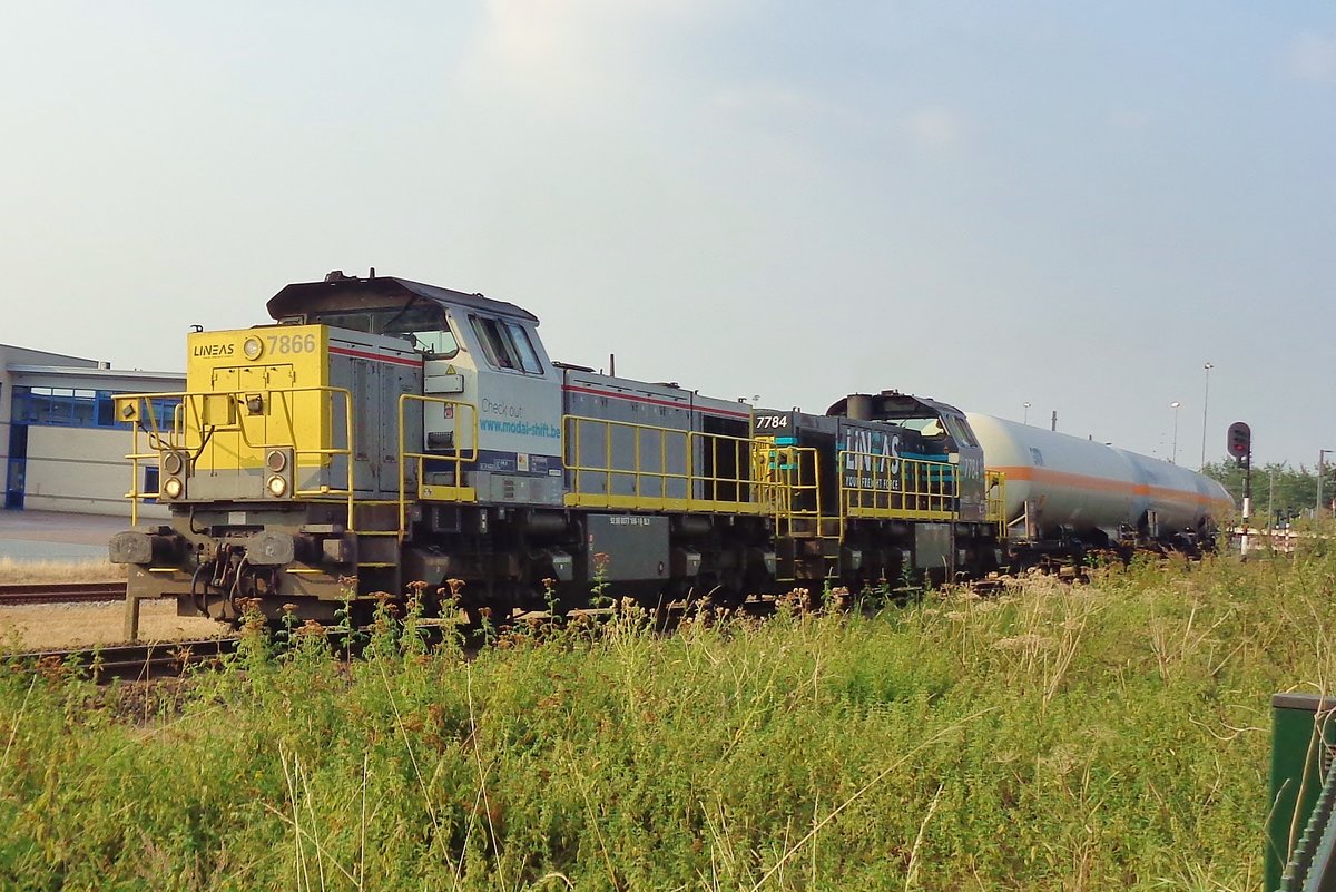 Lineas 7786 schlept ein Kesselwagenzug aus Venlo nach Geleen am 22 Augustus 2018.