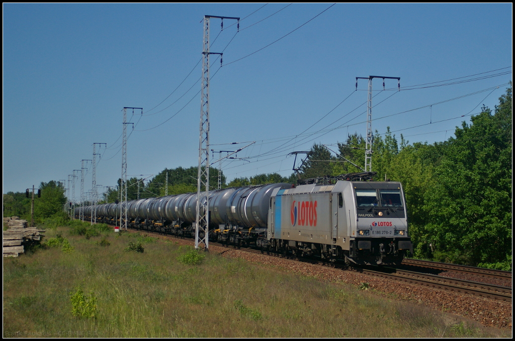 LOTOS E 186 276-2 fuhr mit einem leeren Kesselwagenzug am 27.05.2017 durch die Berliner Wuhlheide