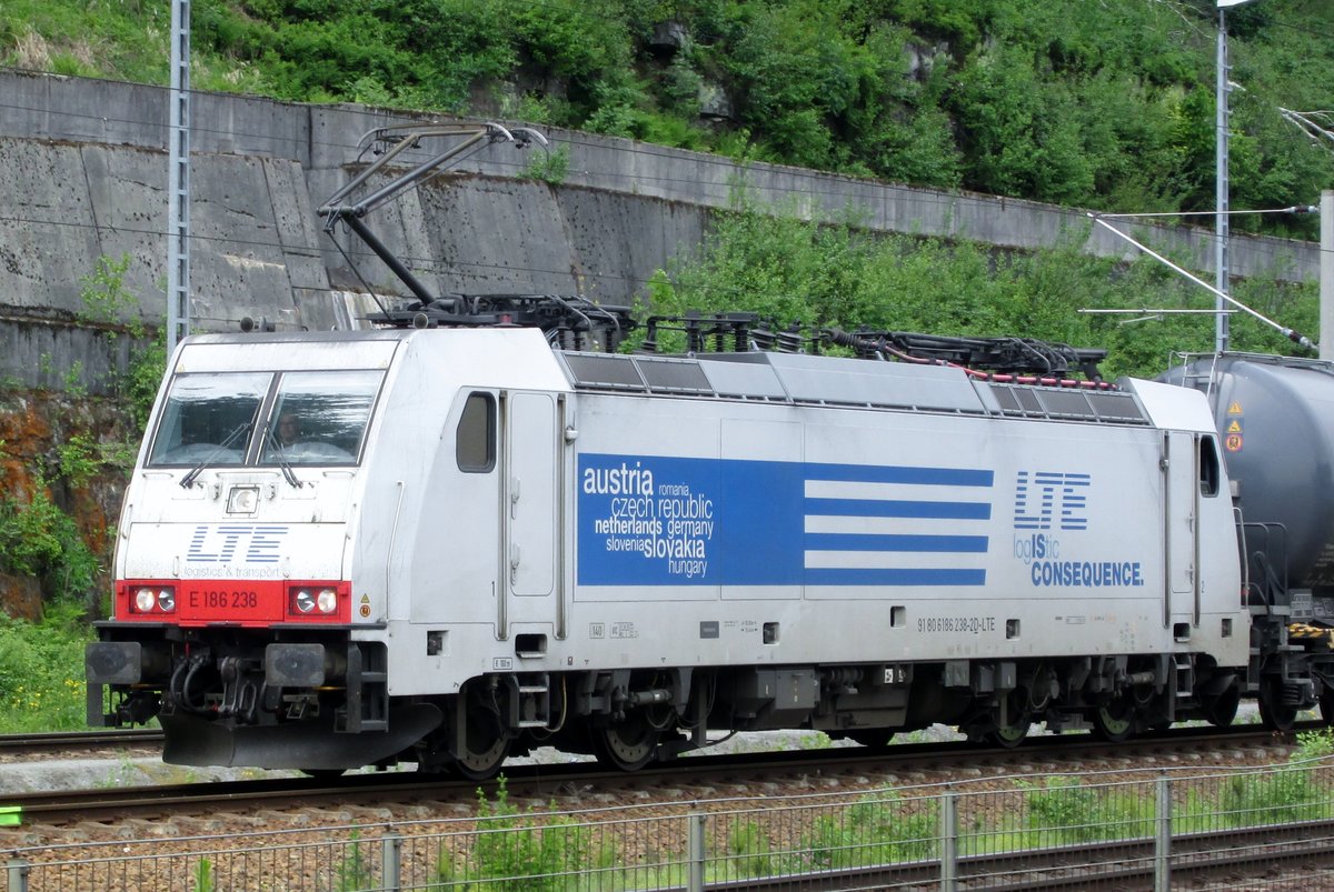 LTE 186 238 steht am 21 Mai 2015 in Bad Schandau.
