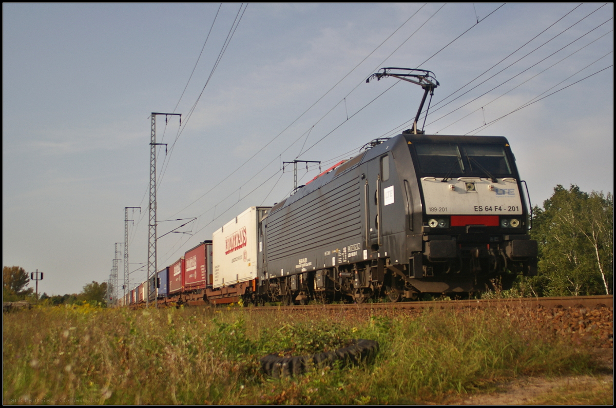 LTE ES 64 F4-201 / 189 201-7 fuhr mit einem KLV am 30.08.2017 durch die Berliner Wuhlheide. Neu waren die 'LTE'-Aufkleber an der Lok.