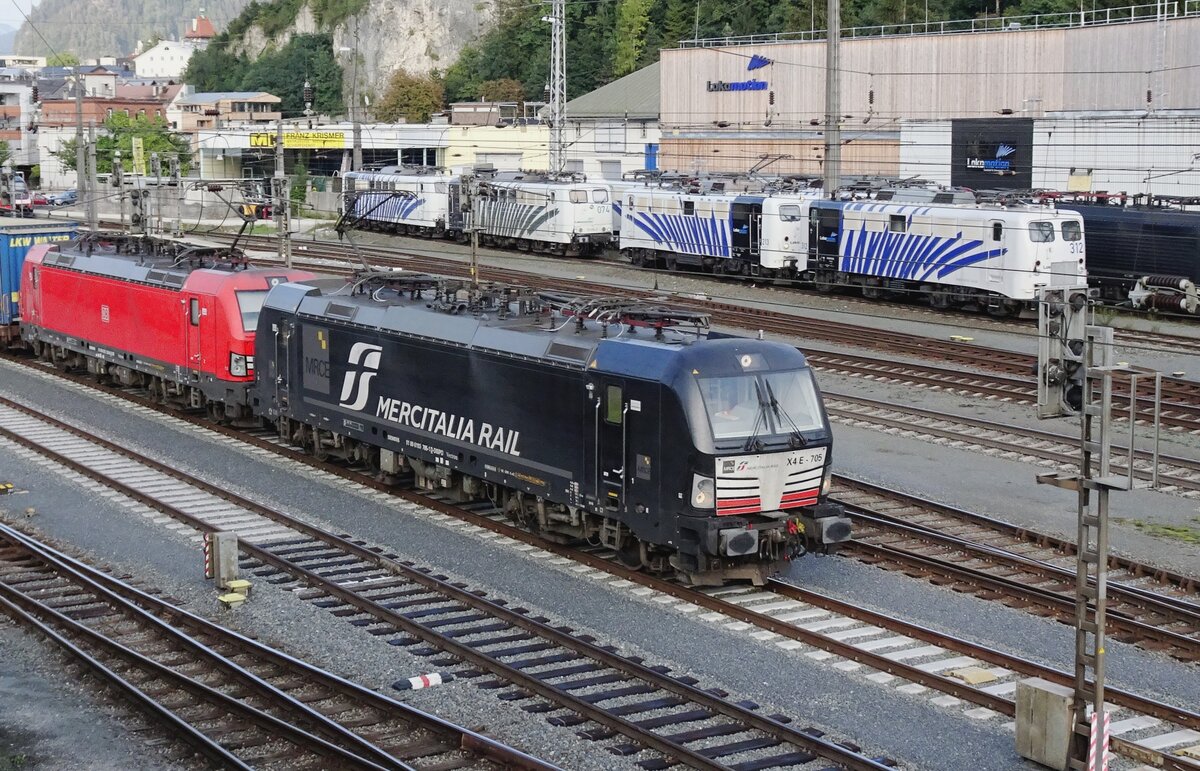 Mercitalia X4E-705 steht am 21 September 2021 in Kufstein abfahrtbereit.