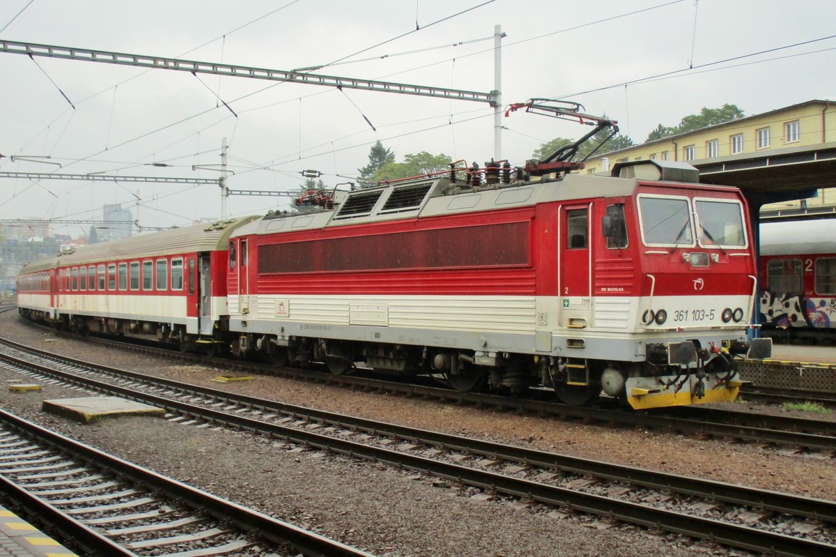 Modernisierter ´Pershing´ 361 103 steht am 19 September 2017 in Bratislava hl.st.