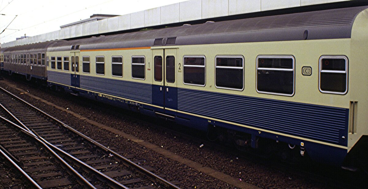 Nahverkehrswagen ABwnrzb 705-706, Prototyp in Hanover Hbf im Mai 1980.