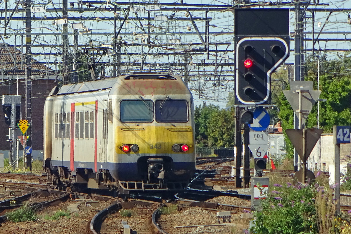 NMBS 343 verlässt am 20 September 2019 Kortrijk Centraal.
