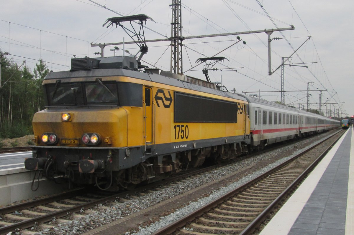 NS 1750 steht mit der IC-Berlijn am 19 Jänner 2017 in Bad Bentheim.