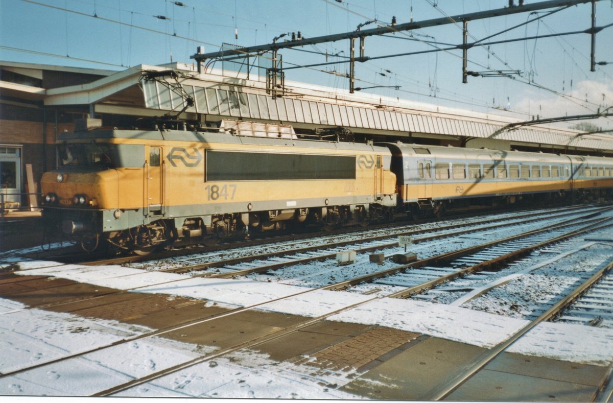 NS 1847 verlässt Venlo am 23 Dezember 2001.
