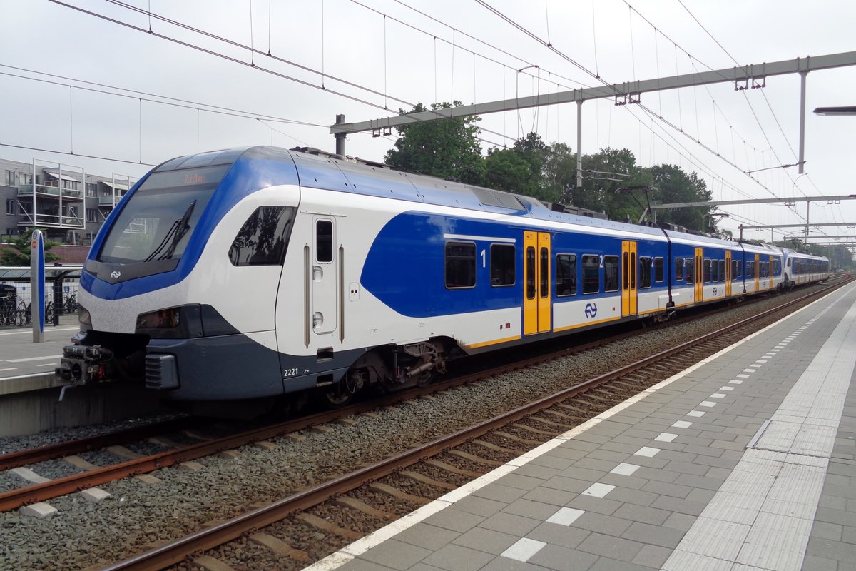 NS 2221 steht am 29 Juni 2018 in Wijchen.