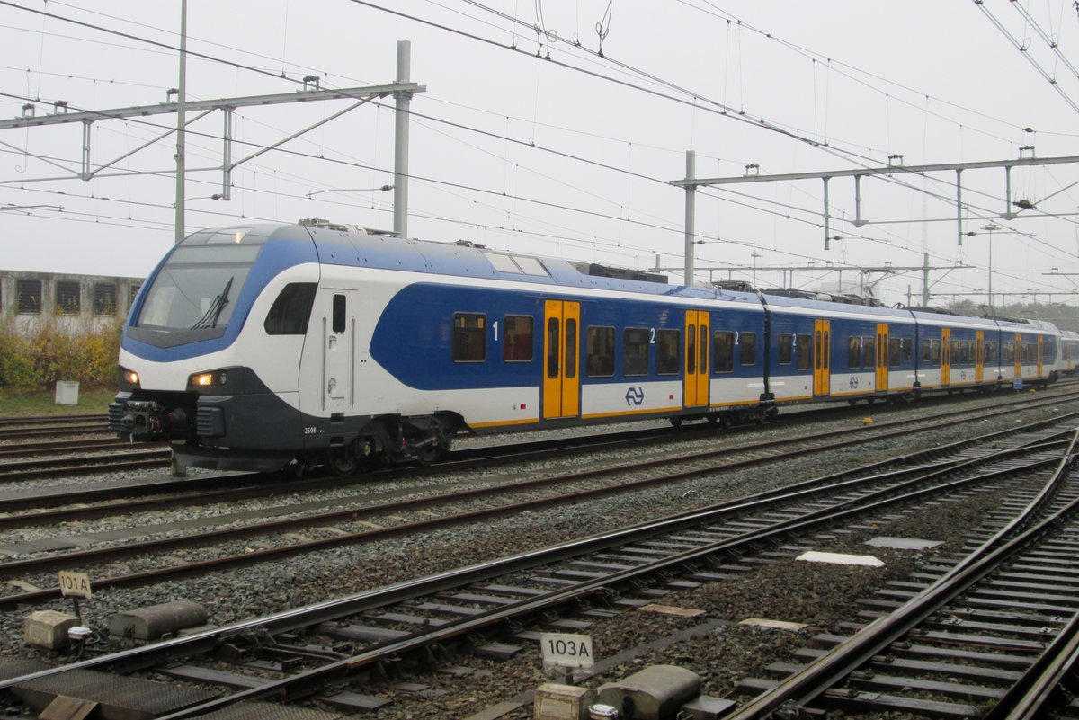 NS 2508 steht am 11 Dezember 2016 in Nijmegen.
