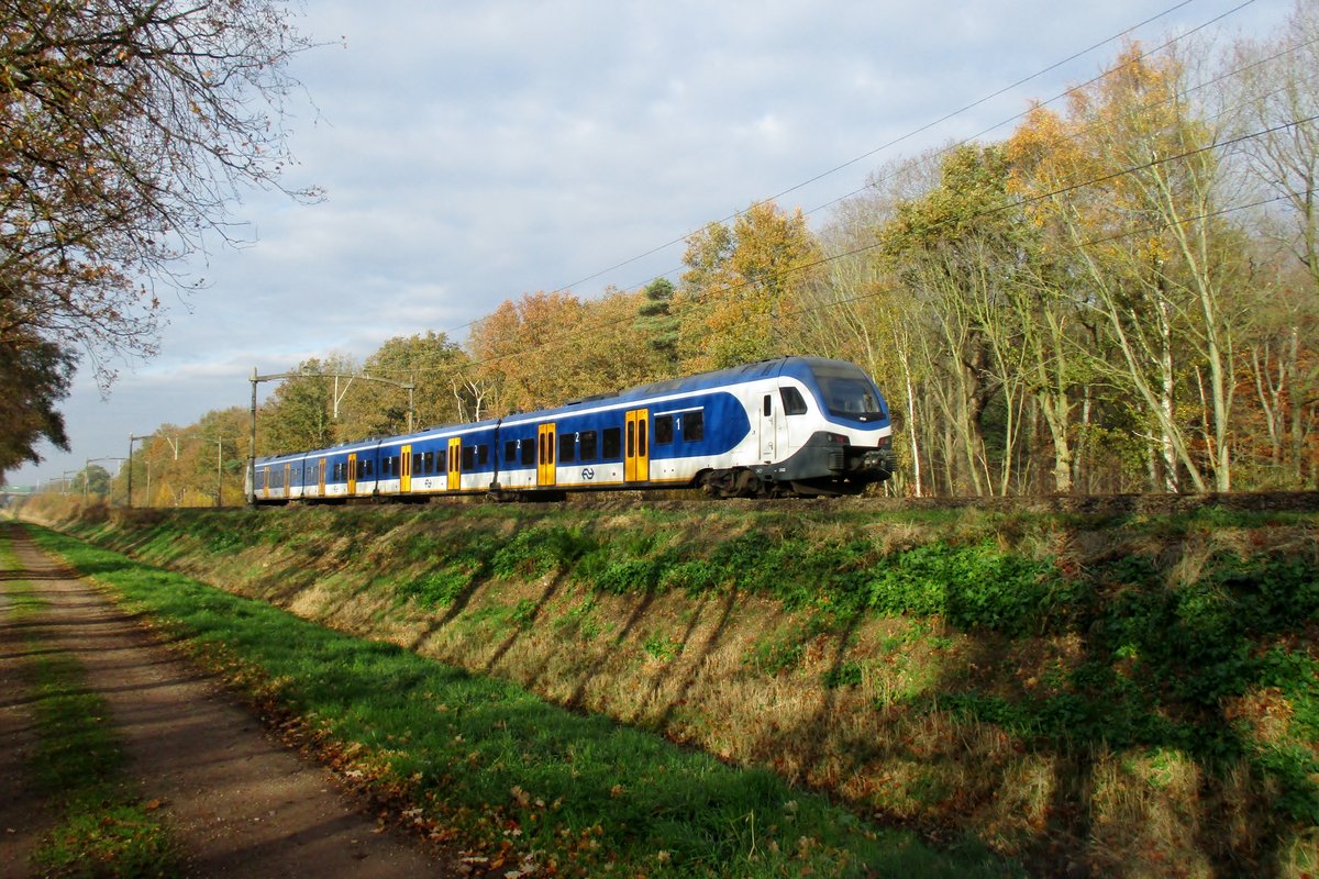 NS 2522 durchfahrt Tilburg Oude Warande am 23 November 2018. 