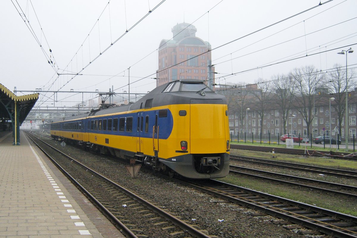 NS 4048 passiert am 4 März 2012 's-Hertogenbosch.