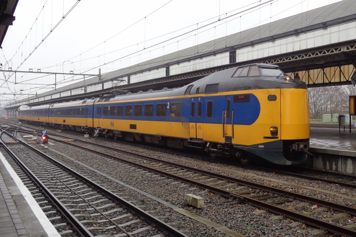 NS 4201 steht am 4 Jänner 2018 in Nijmegen Centraal.