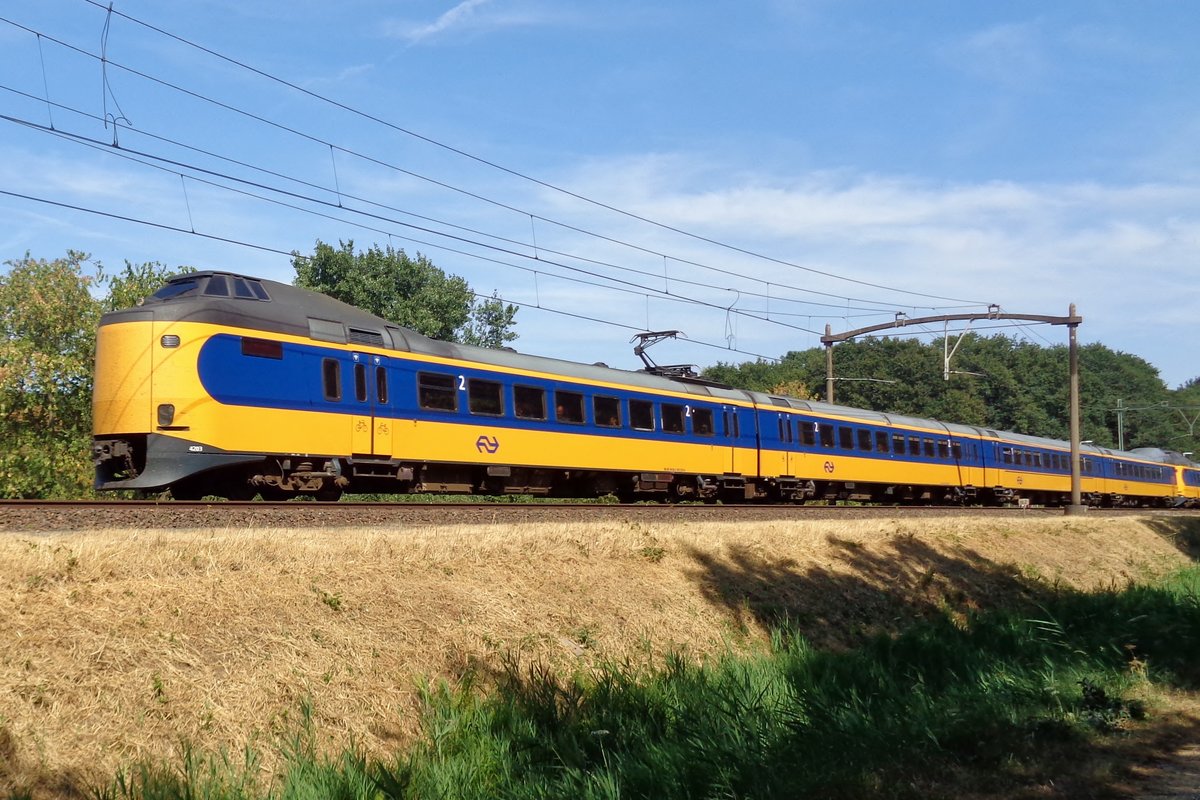 NS 4203 passiert am 26 Juli 2018 Tilburg Oude Warande.