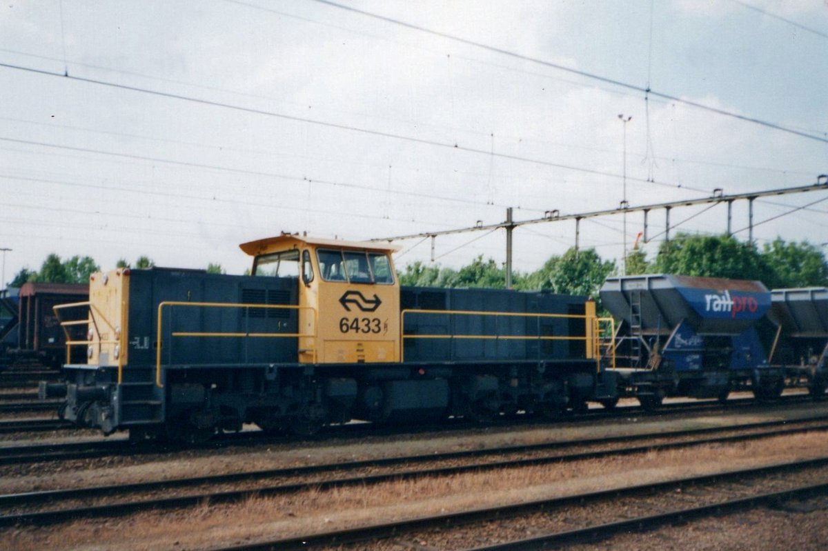 NS 6433 steht am 13 Augustus 1997 in Roosendaal.