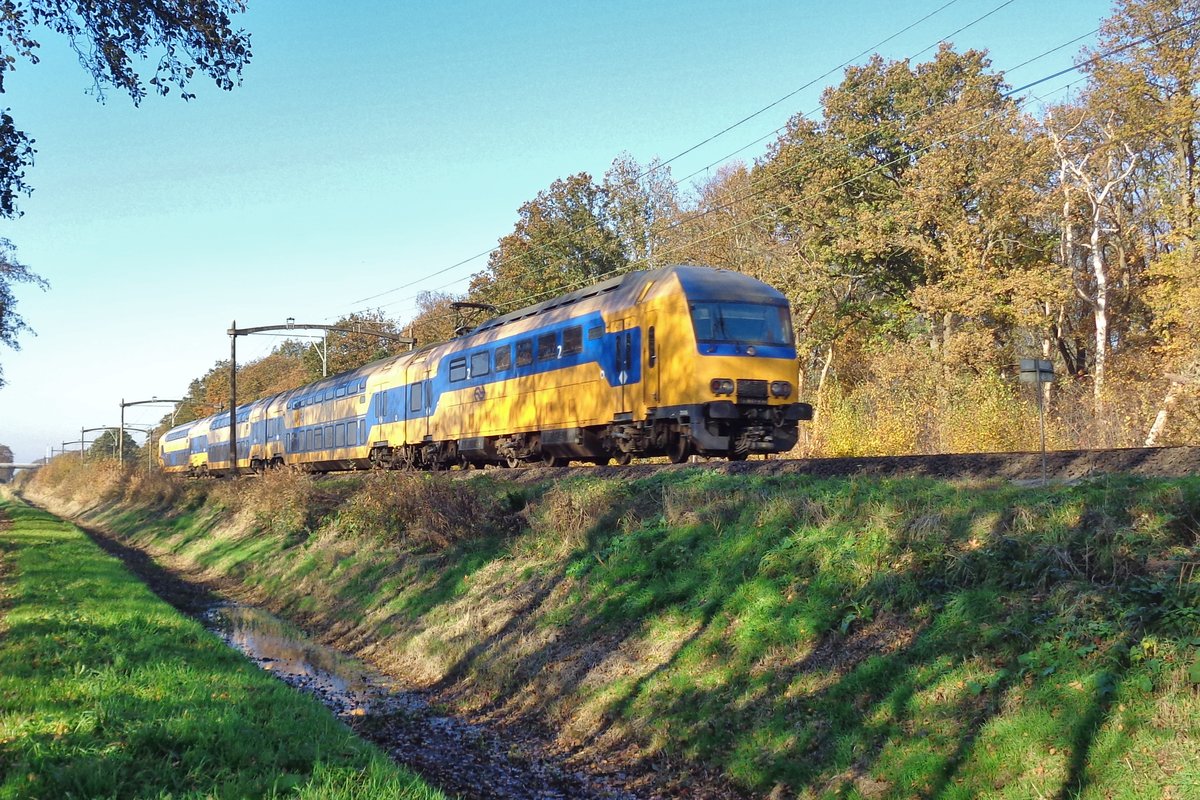 NS 7515 durchfahrt am 17 November 2018 Tilburg Oude warande.