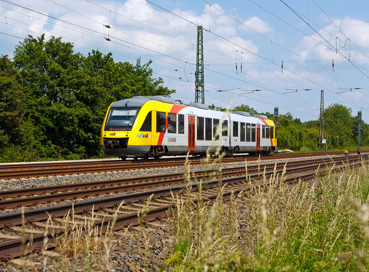 
Nun da der Dieseltriebwagen VT 277 der HLB - Hessische Landesbahn (95 80 0648 017-1 D-HEB / 95 80 0648 517-0 D-HEB) den Gießen verlassen hat und gleich den Hp Dutenhofen erreichen wird, fährt er als RB 25 Lahntalbahn (Fulda - Gießen - Wetzlar - Limburg/Lahn). Zuvor bis Gießen fuhr er als RB 35  Vogelsbergbahn . 

Man kann ohne Umsteigen von Fulda bis Limburg/Lahn fahren bzw. umgekehrt und benötigt für diese Stecke 3 Stunden.
