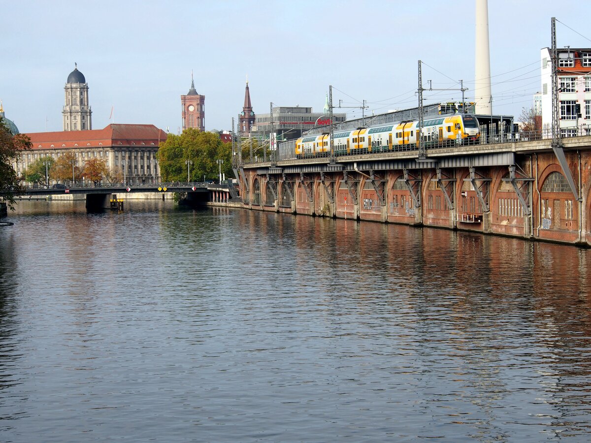 ODEG  ET 445 auf der Jannowitzbrücke in Berlin am 23.10.2019.