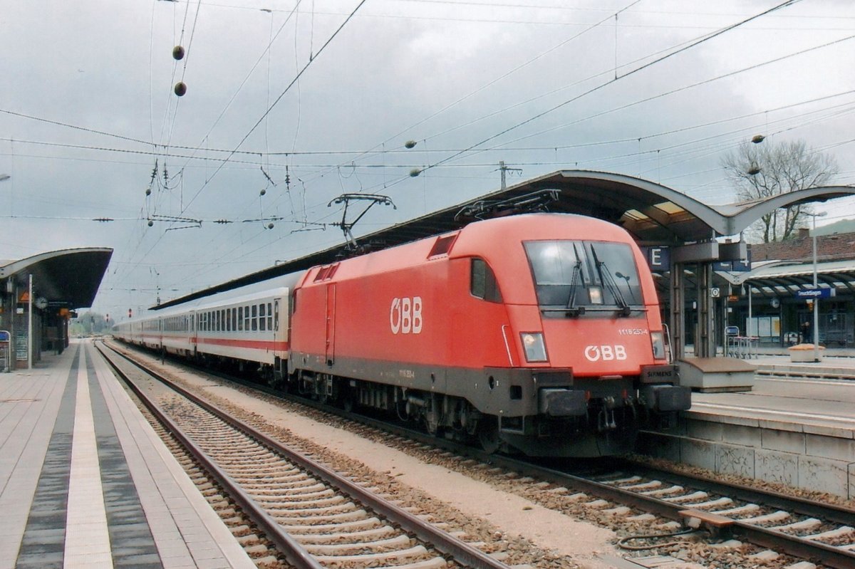 ÖBB 1116 253 steht am 8 Juni 2009 in Treuchtlingen.