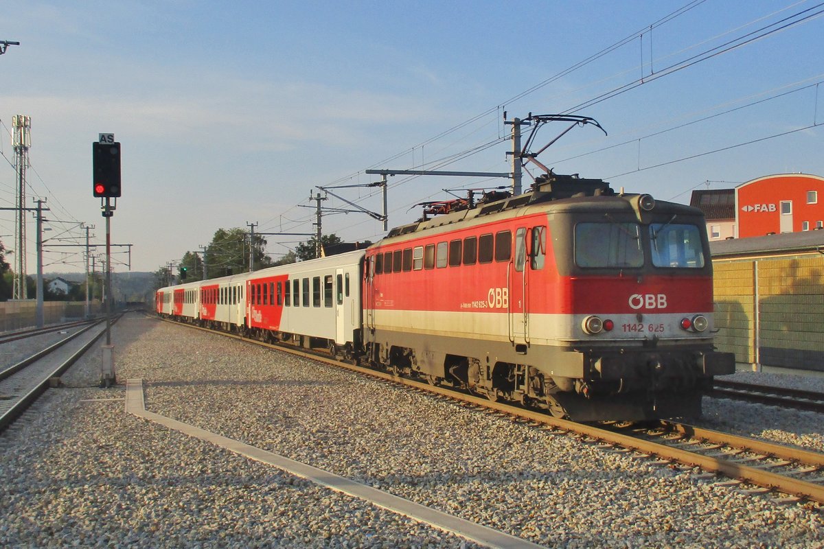 ÖBB 1142 625 verlässt am 6 September 2018 Schärding.