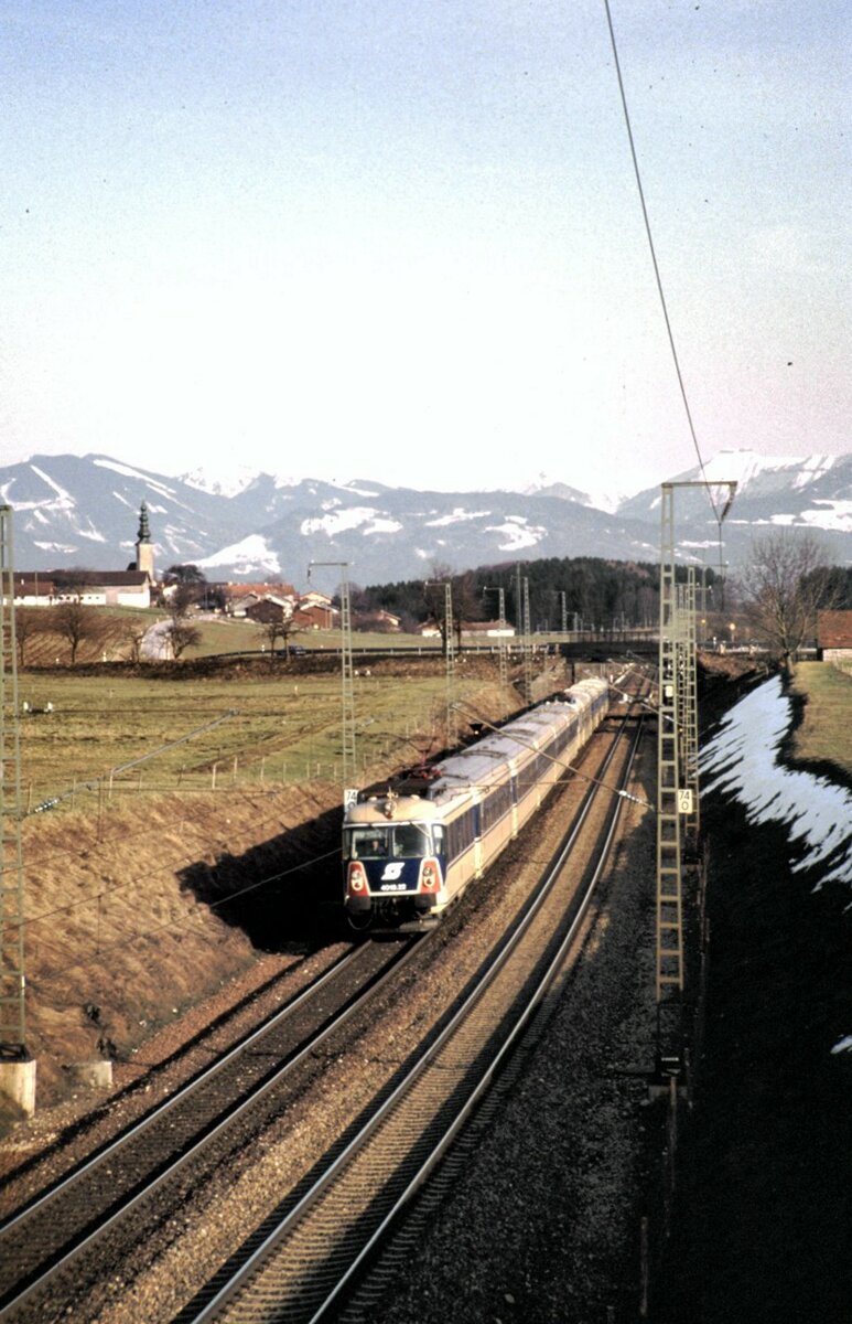 ÖBB 4010.22 bei Freilassing am 25.03.1985.