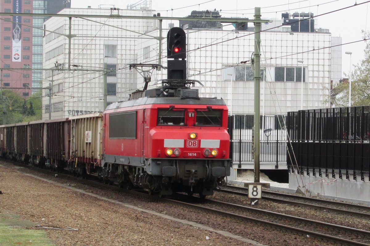 ÖBB Eanos-Ganzzug mit 1614 treft am 4 April 2014 in Tilburg ein unmd wird einige Minuten warten.