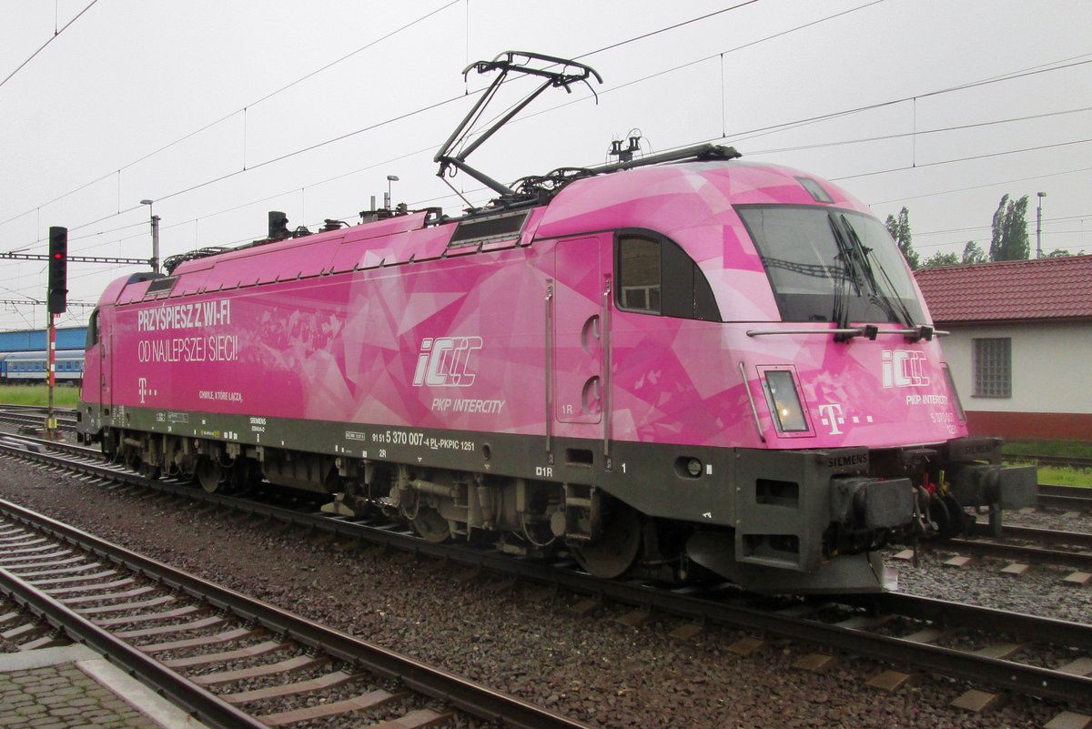 Pinker KraftProtz 370 007 lauft am 26 Mai 2015 um in Bohumin.