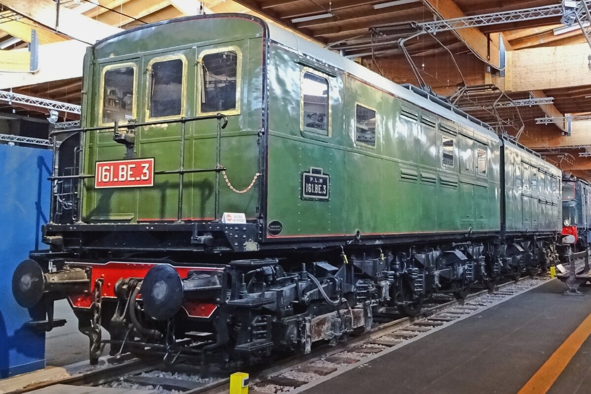 PLM 161.BE.03 steht am 30 Mai 2019 ins Cit du Train in Mulhouse. Diese Riesenelloks bekamen ihren Strom von Oberleitung (1.500V=) und von der Stromschiene.