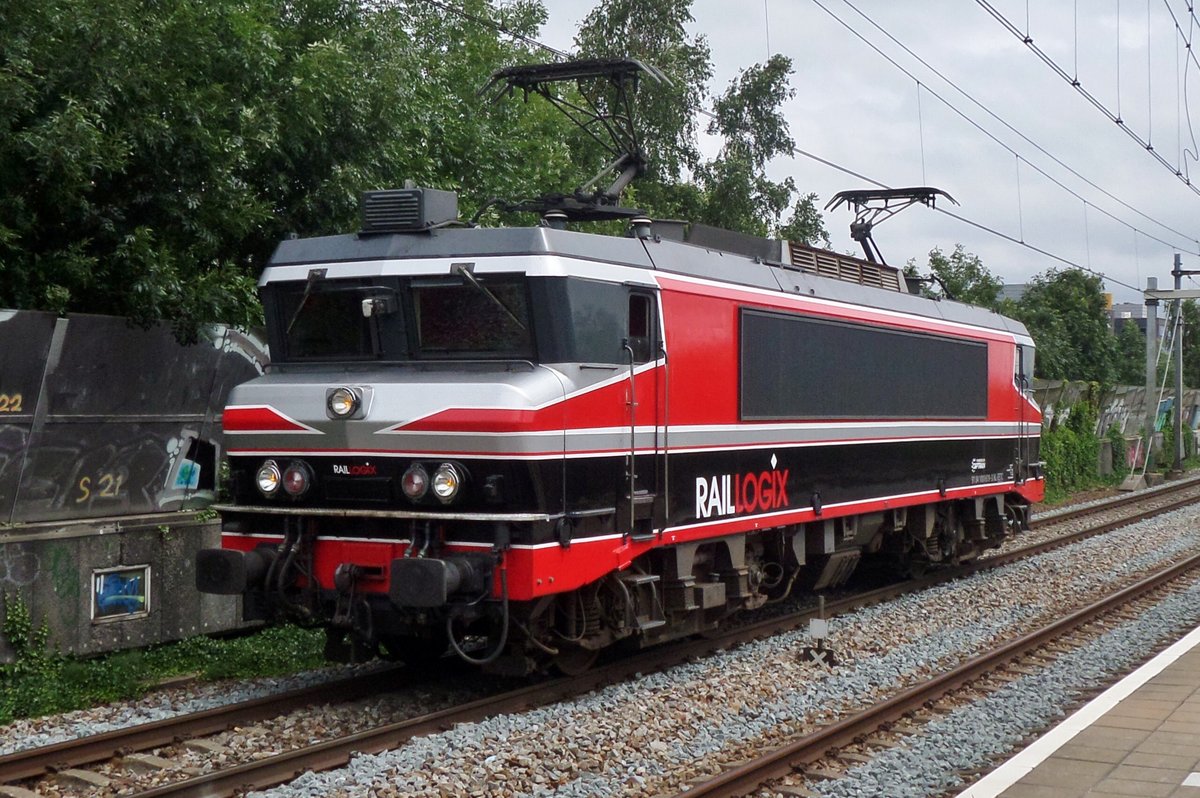 Railogic (ein Captrain-Töchter) 1619 sdurchfahrt Zwijndrecht am 22 Juli 2016.