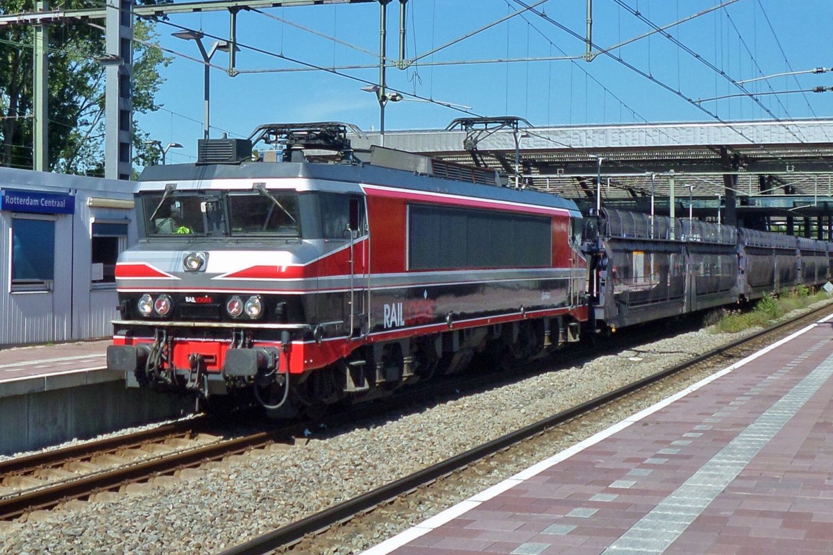 Railogic (ein Captrain-Töchter) 1619 steht am 10 Juli 2016 in Rotterdam Centraal.