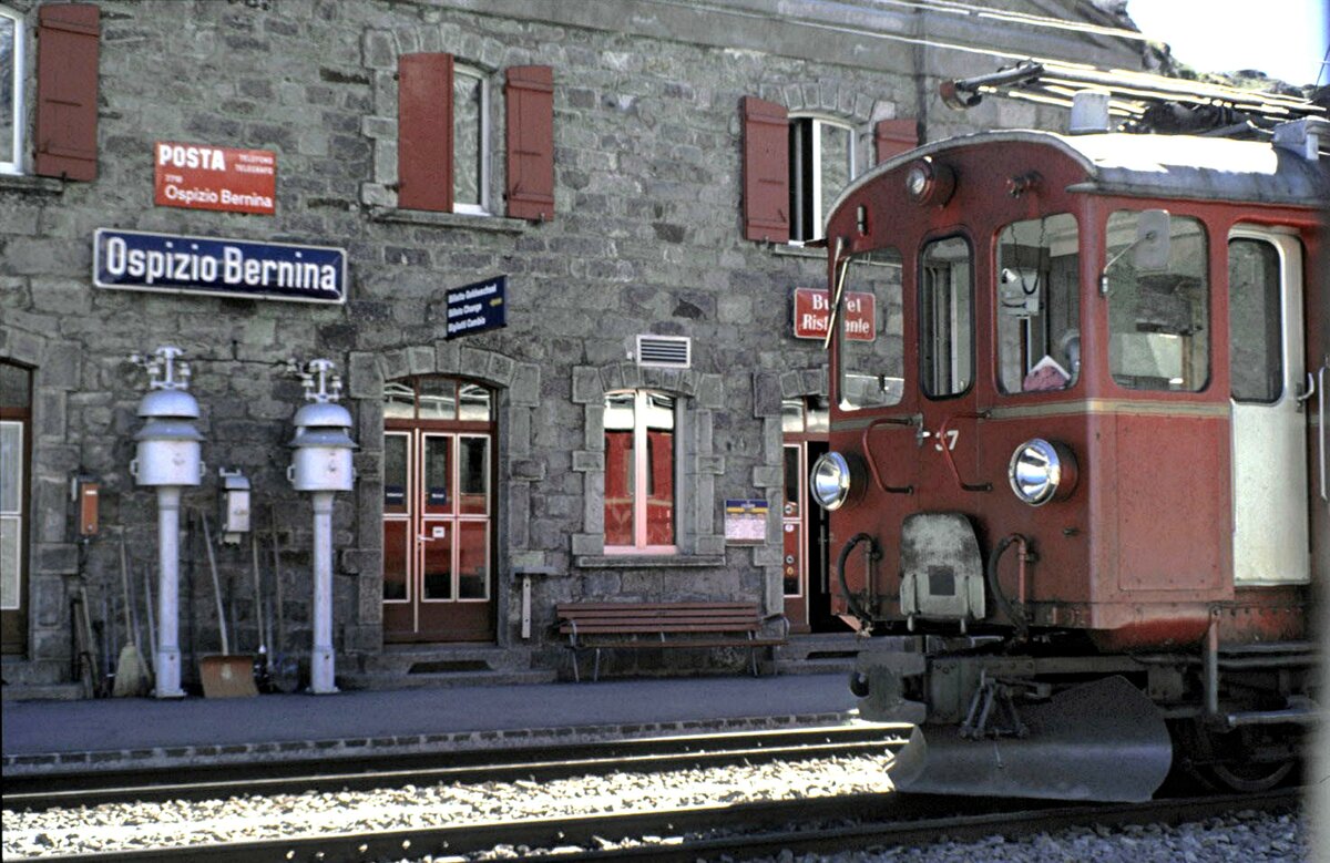 RhB ABe 4/4 I Nr.37 in Bernina Hospiz im August 1997.