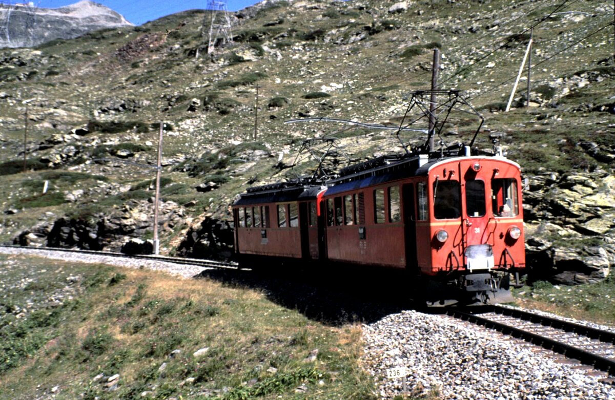 RhB ABe I 4/4 Nr.31 und Nr.32 in Bernina Hospiz im August 1990.