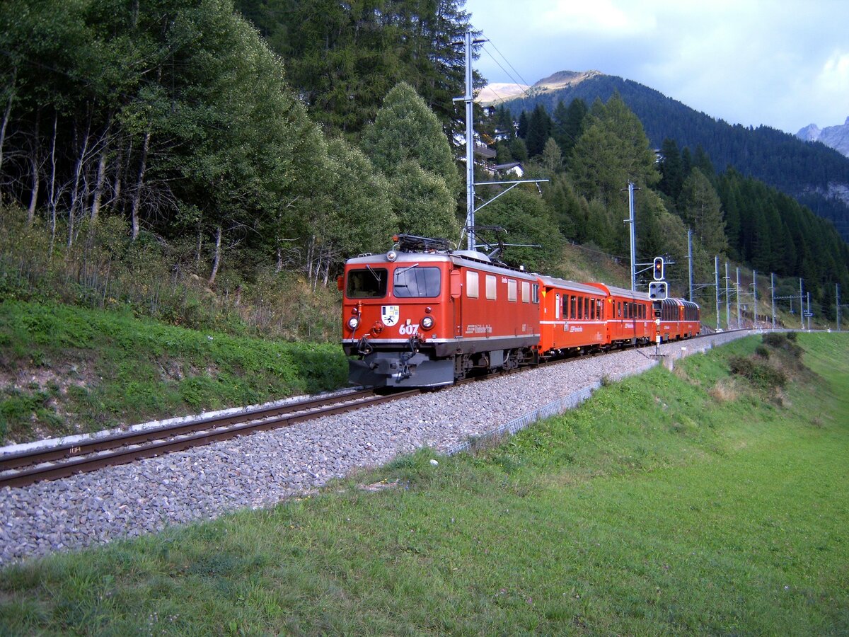 RhB Ge 4/4 I U Nr.607 in Bergün am 31.08.2005.