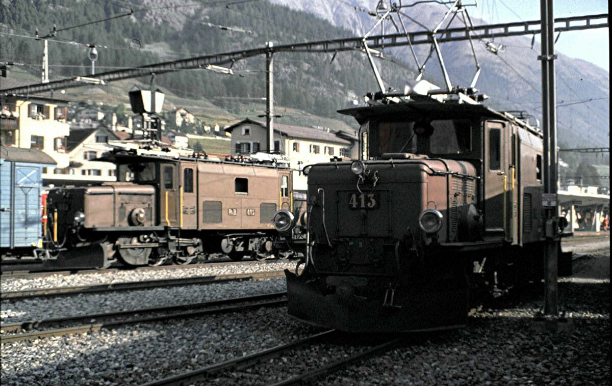 RhB Ge 6/6 I Nr.413 und 415 in Samedan im August 1990.