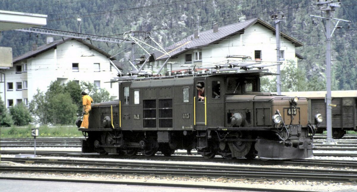 RhB Ge 6/6 I Nr.413 in Samedan im August 1989.