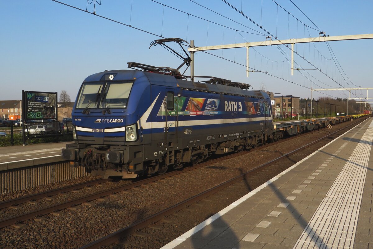 RTB 193 793 zieht ein beinahe leeren KLV durch Tilburg-Reeshof am 5.April 2023.