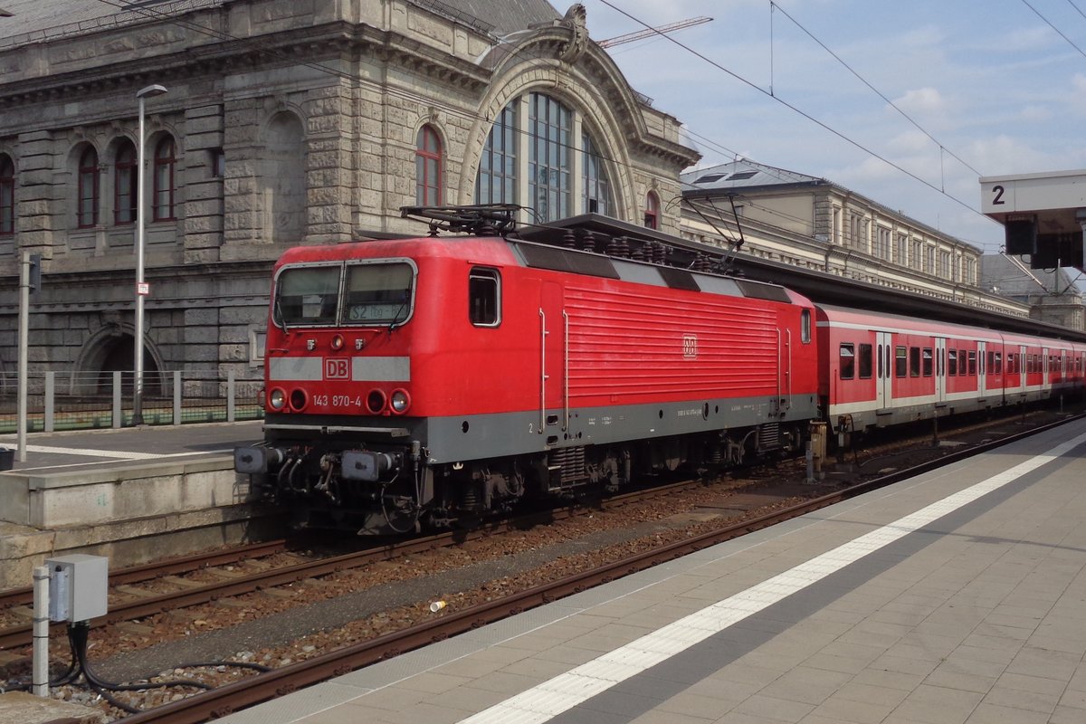 S-Bahn mit 143 870 steht am 6 September 2018 in Nürnberg Hbf.