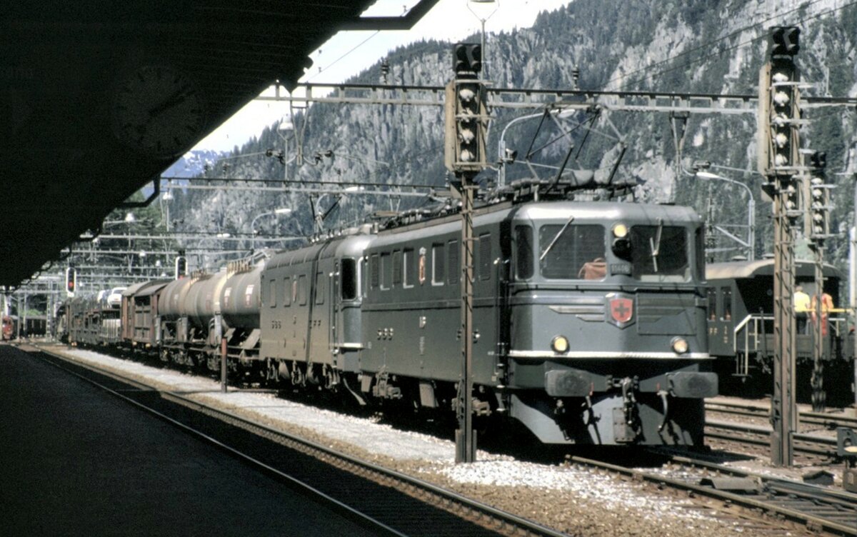 SBB Ae 6/6 Nr. 11 416 und Re 6/6 in Gschenen am 14.06.1980.