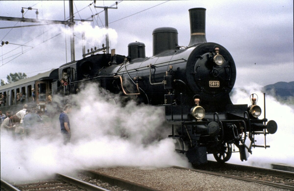 SBB Eb 3/5 Nr.5819 in Elgg bei einer Dampfsonderfahrt am 16.08.1980. Scheinanfahrt.
