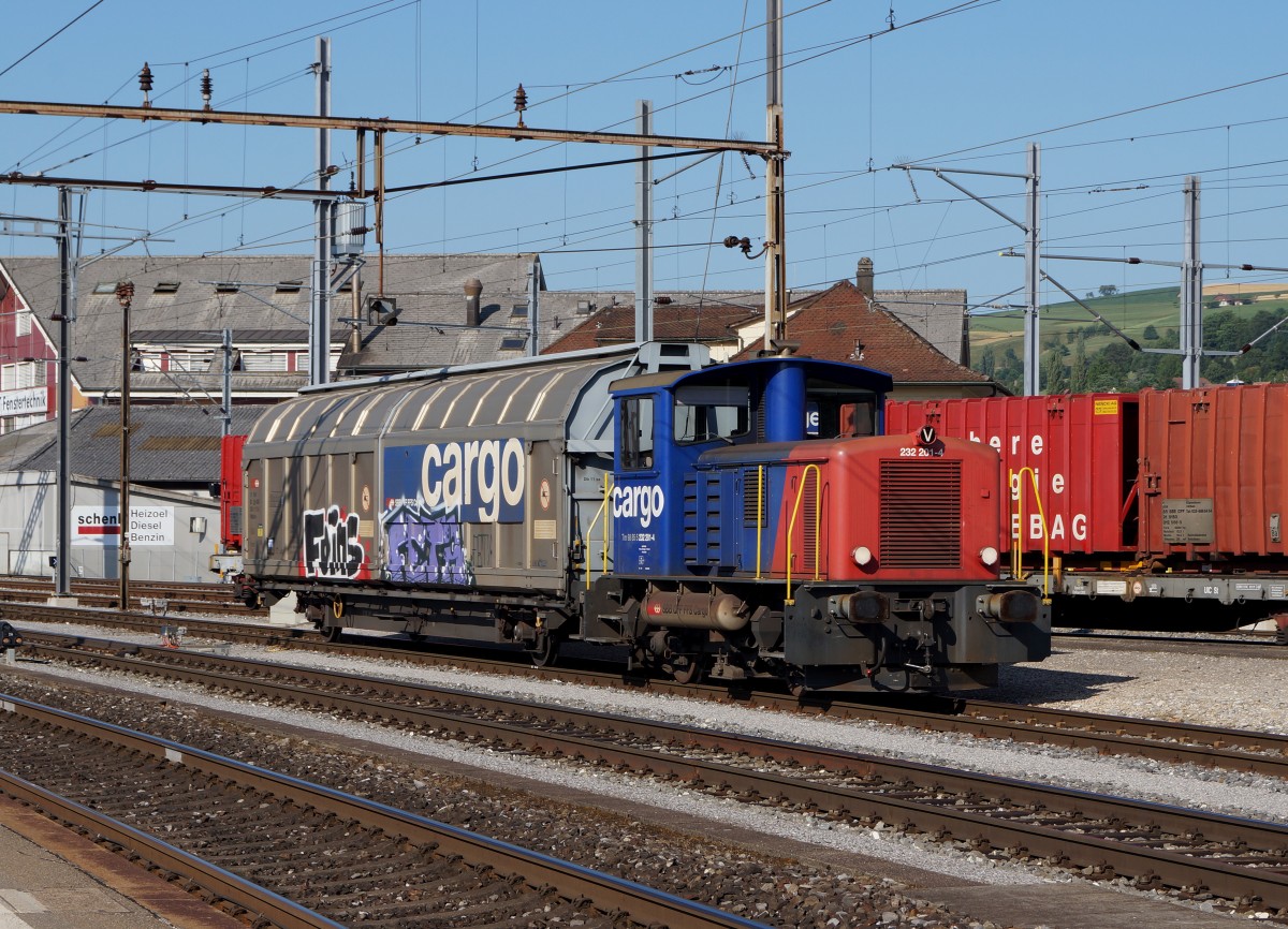 SBB: Tm 232 201-4 auf Rangierfahrt in Oensingen am 10. Juli 2015.
Foto: Walter Ruetsch 