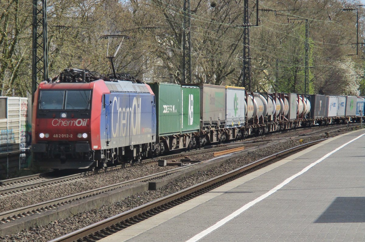 SBB/ChemOil 482 012 durchfahrt am 29 März 2017 Köln Süd.