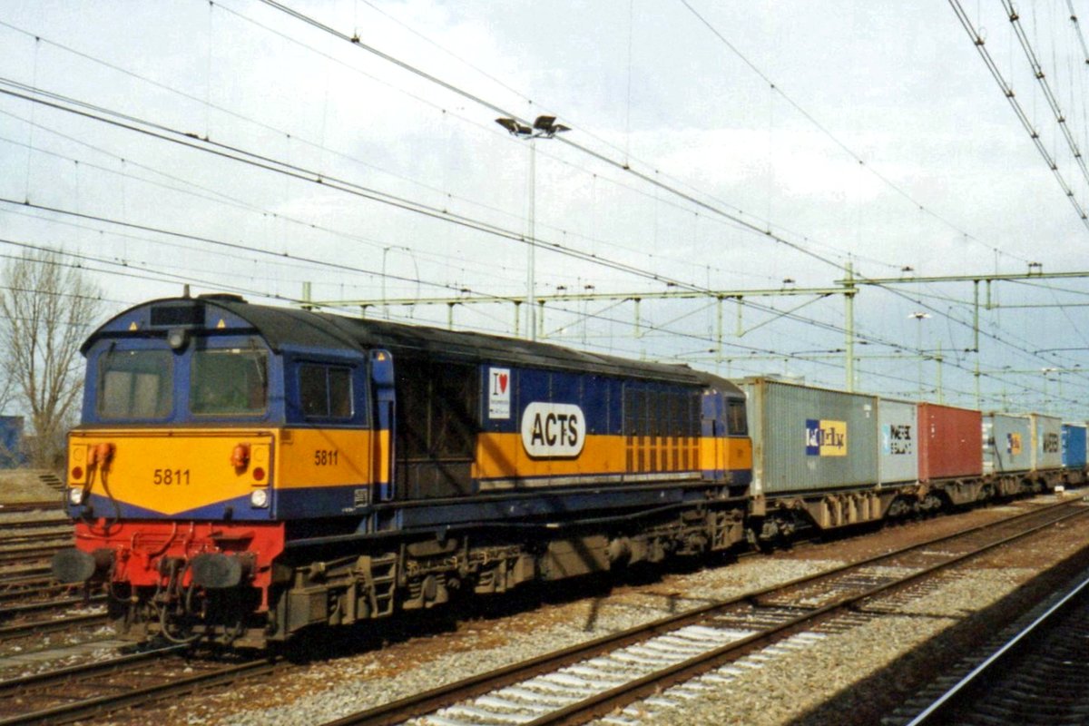 Scanbild von ACTS (spter HUSA) 5811 in Nijmegen Centraal am 24 Februar 2003. Die aus England (BR Class 58) stammende 58er waren bei der ACTS voon 2004-2009 in Dienst.