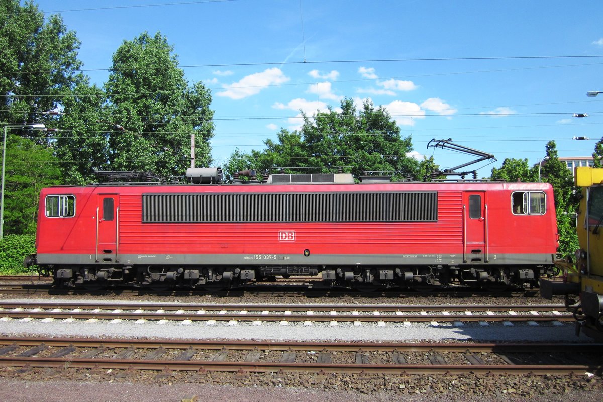 Seitenblick am 155 037 in Osnabrück am 6 Juni 2013. 