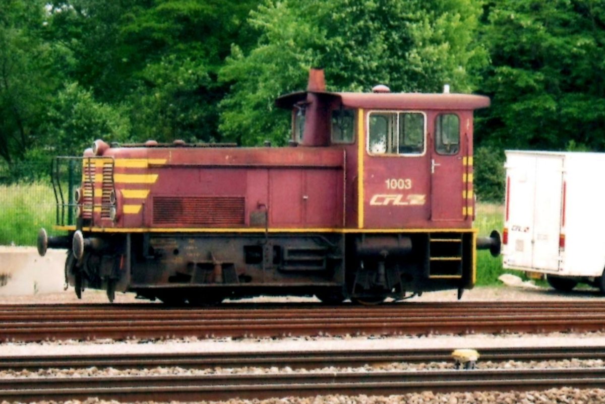 Seitenblick auf CFL 1003 in Bettembourg am 19 Mai 2004.
