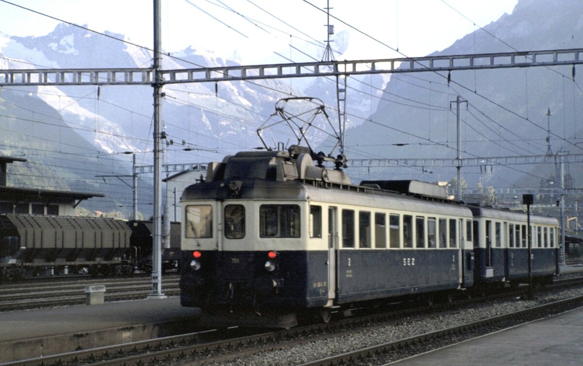 SEZ der BLS-Gruppe ABDe 2/8 Nr.701 mit Steuerwagen in Frutigen am 07.09.1980.