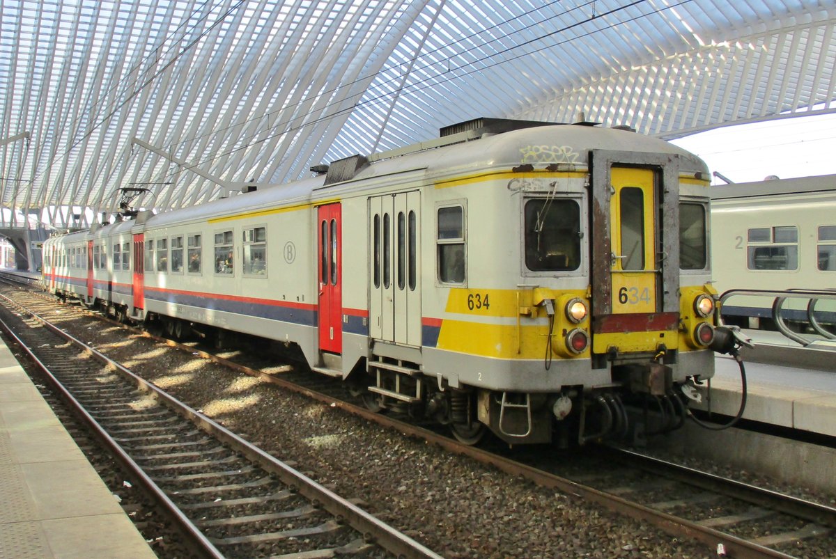 SNCB 634 steht am 20 Jänner 2017 in Lüttich-Guillemins. 